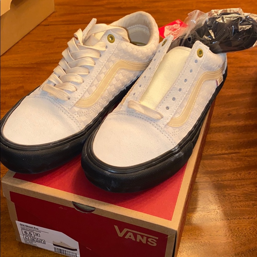 Vans Old Skool Pro Lizzie Armanto Special Edition